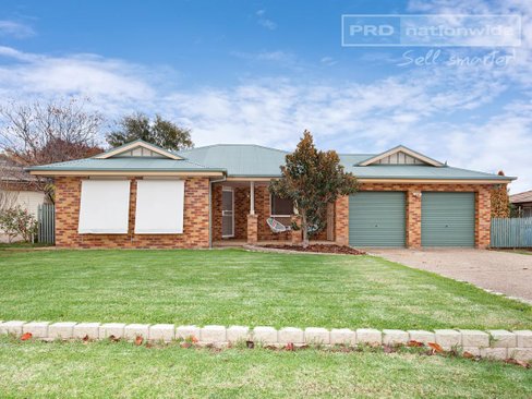 30 Langi Crescent, GLENFIELD PARK NSW 2650