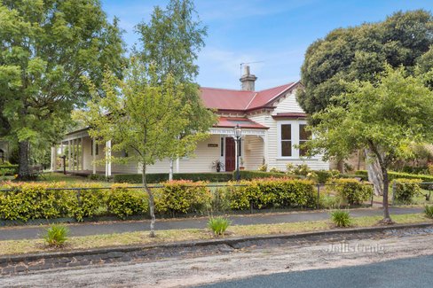 30 Simpson Street Kyneton 3444