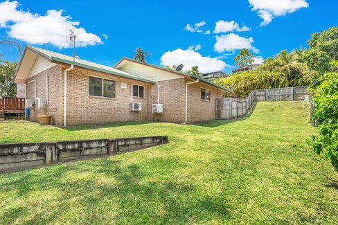 30 South Molle Boulevard, CANNONVALE QLD 4802