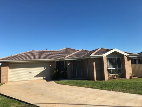 30 Tulipwood Crescent, TAMWORTH NSW 2340
