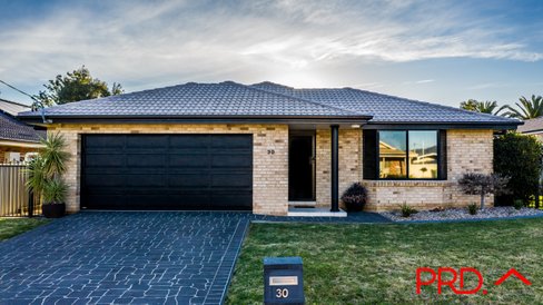 30 Wagonia Drive, KOOTINGAL NSW 2352