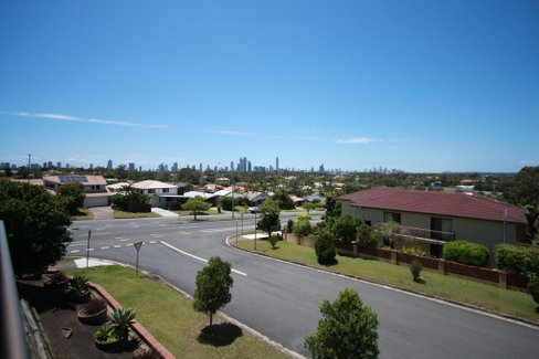 30 Wardoo Street, ASHMORE QLD 4214