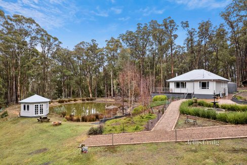 30 Whitegum Drive Wheatsheaf 3461