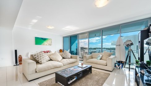 301/43 Harbour Town Drive, BIGGERA WATERS QLD 4216