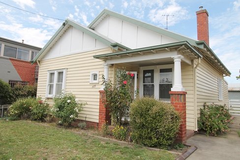 305 Main Road, GOLDEN POINT VIC 3350