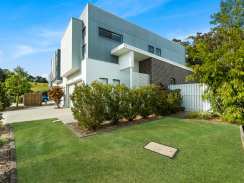 30/7 Border Drive North, CURRUMBIN WATERS QLD 4223