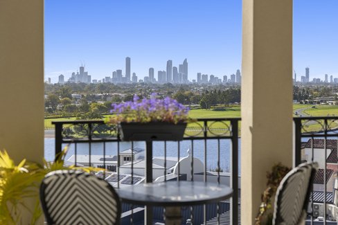 3093/3029 The Boulevarde, CARRARA QLD 4211