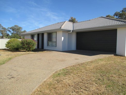 31 Carnegie Place, TAMWORTH NSW 2340