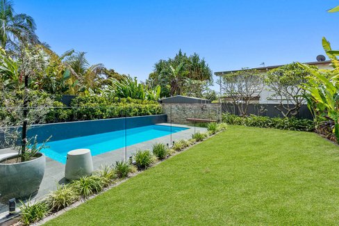 31 Dawn Parade, Miami QLD 4220
