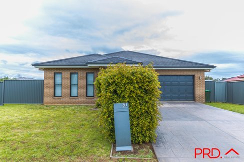 31 Grand Meadows Drive, TAMWORTH NSW 2340