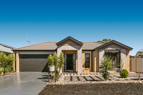 31 Manna Gum Drive, EPSOM VIC 3551