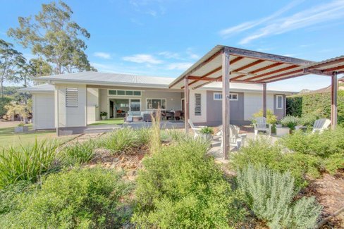 31 Mcleod St, BOYNE ISLAND QLD 4680