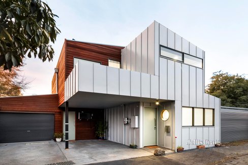 31 Quarrion Lane Northcote 3070