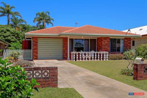 31 Warrina Crescent, BURLEIGH WATERS QLD 4220