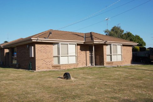 310 Kinnersley Avenue, CANADIAN VIC 3350