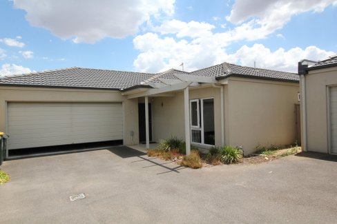 3/11 Lake Street, WENDOUREE VIC 3355