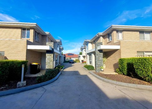 3/120 Cedar Road, CASULA NSW 2170