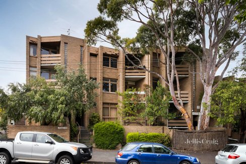 3 126 Park Drive Parkville 3052