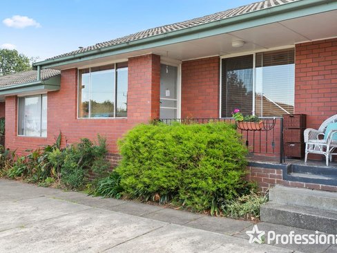 3 15 Narcissus Avenue Boronia 3155