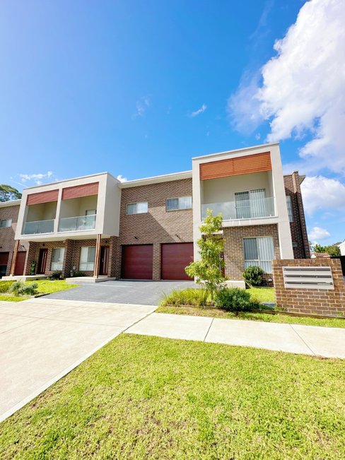 3/16 Lions Avenue, LURNEA NSW 2170