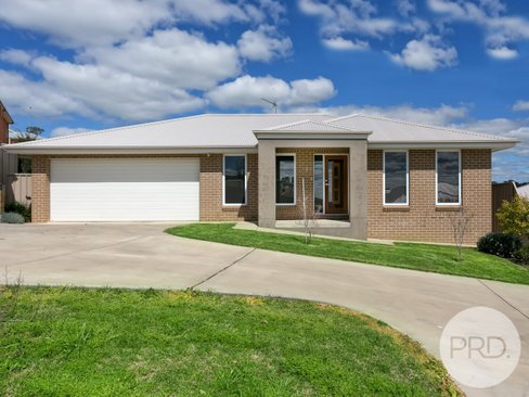 3/2-3 Larra Place, BOURKELANDS NSW 2650