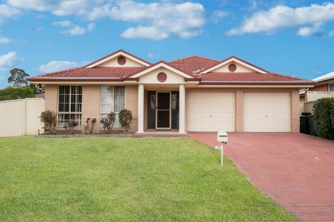 32 Carnarvon Circuit, EAST MAITLAND NSW 2323