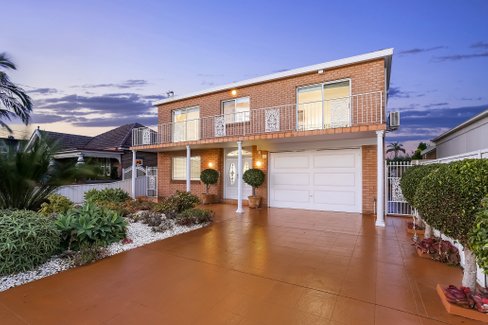 32 Chuter Avenue, MONTEREY NSW 2217