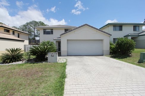 32 Clear River Boulevard, ASHMORE QLD 4214