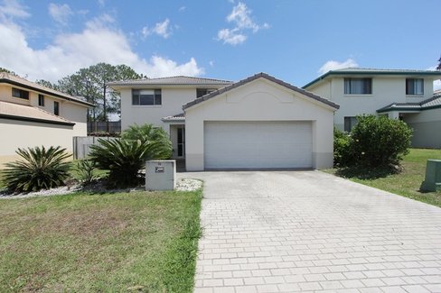 32 Clear River Boulevard, ASHMORE QLD 4214