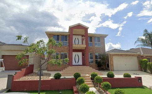 32 Colchester Circuit Roxburgh Park 3064