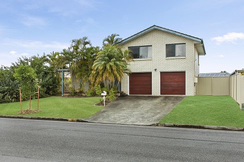 32 Dogwood Drive, PALM BEACH QLD 4221