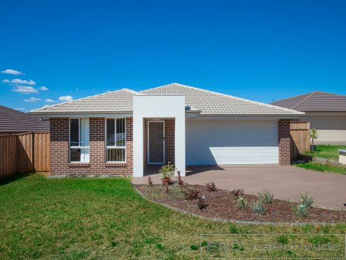 32 Finch Crescent, ABERGLASSLYN NSW 2320