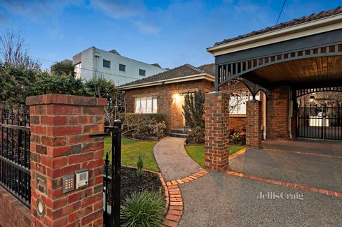 32 Glenbervie Road Strathmore 3041