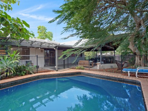 32 Joeith Court, MIAMI QLD 4220