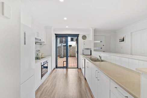 3/2 Karri Court, Burleigh Heads QLD 4220