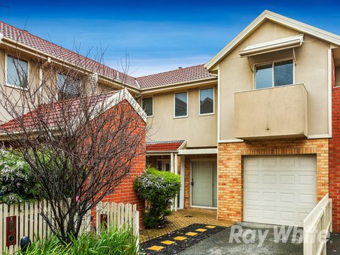3 2 McKelvie Court Glen Waverley 3150