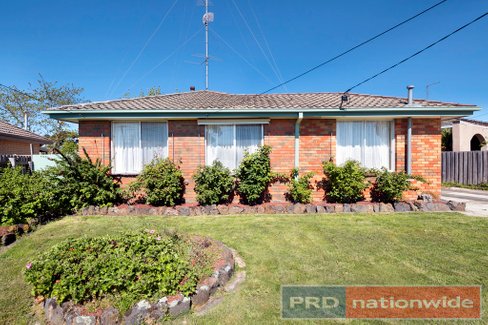 32 Montgomery Street, WENDOUREE VIC 3355