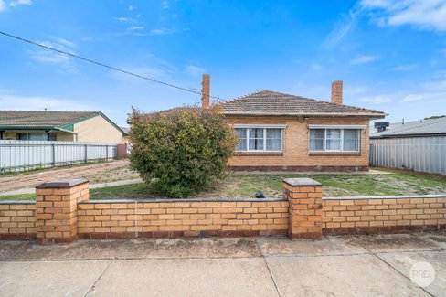 32 Neale Street, KENNINGTON VIC 3550
