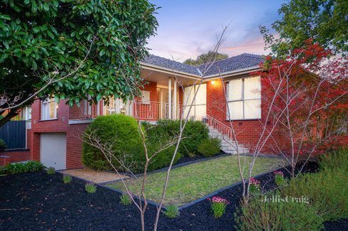 32 Sampson Drive Mount Waverley 3149