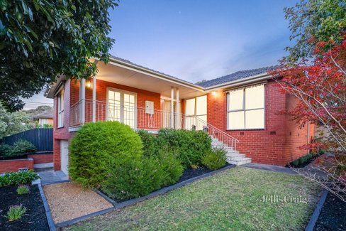 32 Sampson Drive Mount Waverley 3149