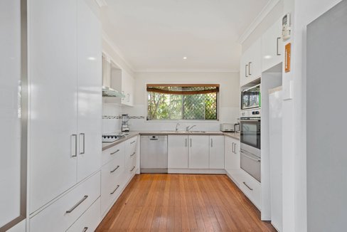 32 Tallebudgera Drive, PALM BEACH QLD 4221