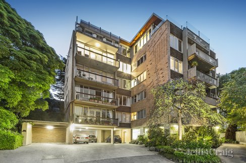 3/2 Theodore Court Toorak 3142