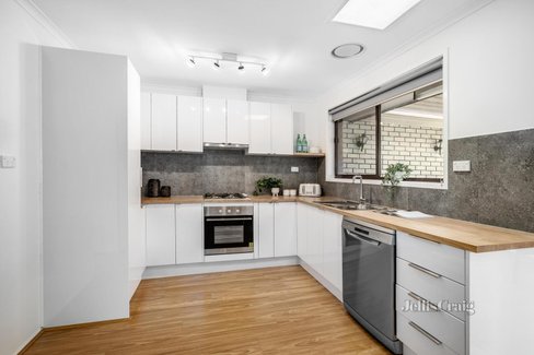 3 21 Alexandra Road Ringwood East 3135