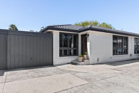 3 233 Warrigal Road Cheltenham 3192