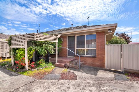 3/24 Molbray Street, WENDOUREE VIC 3355