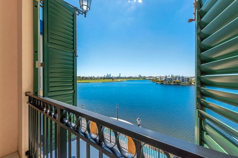 3247/3030 The Boulevard, CARRARA QLD 4211