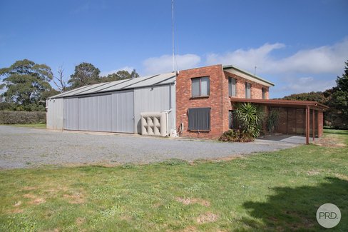 327 Gillies Road, MINERS REST VIC 3352