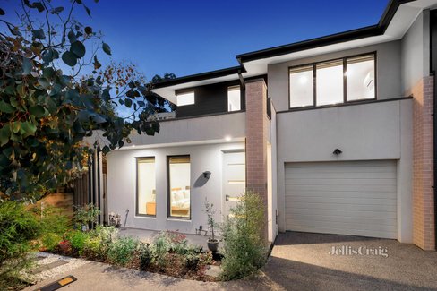 3 28-32 Livingstone Road Eltham 3095