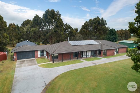 33 Adina Road, ROSS CREEK VIC 3351