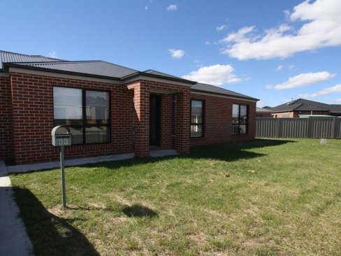 33 Ashwood Gardens, MITCHELL PARK VIC 3355